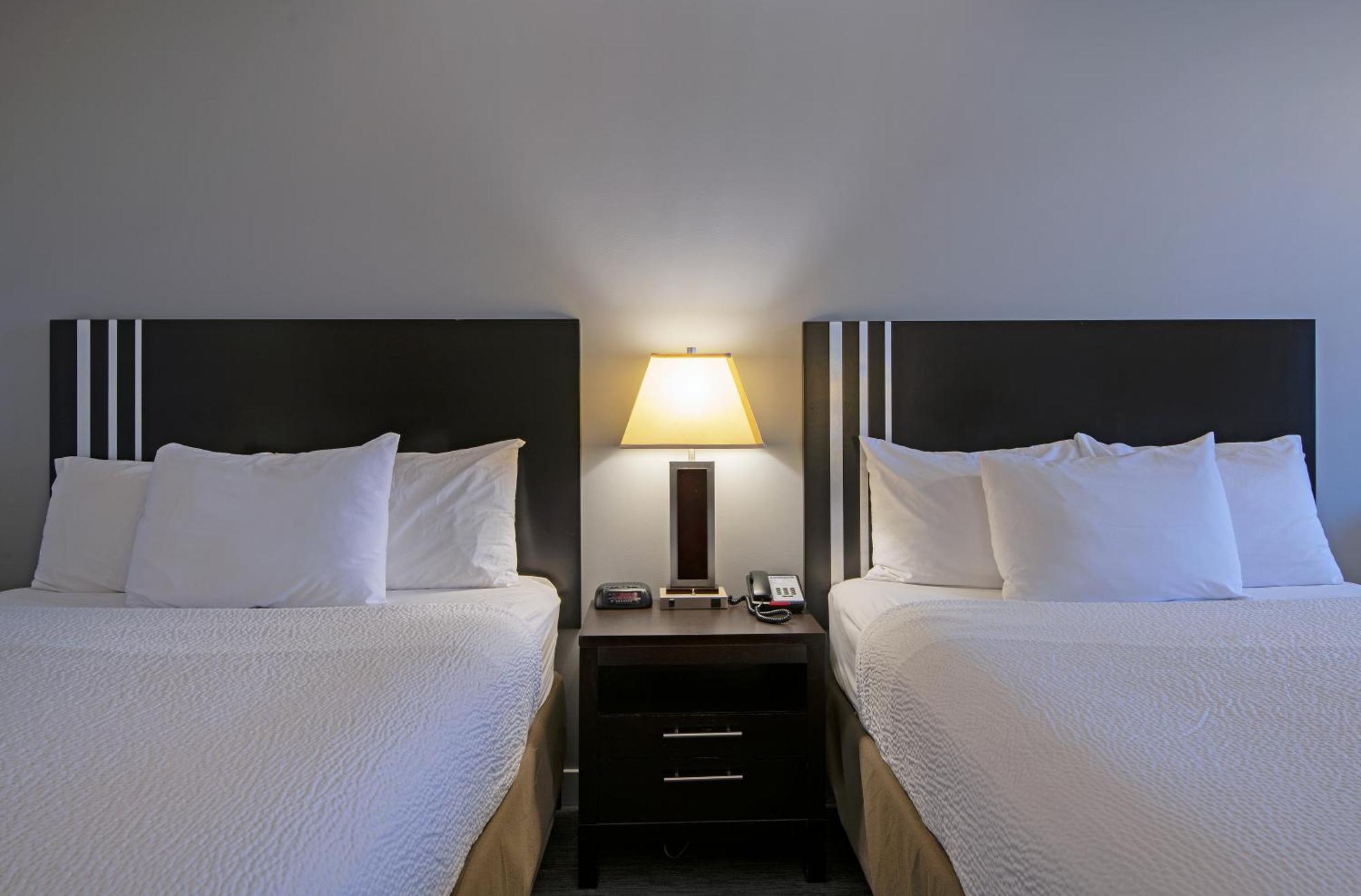 Travelodge By Wyndham Kamloops Mountview Eksteriør billede