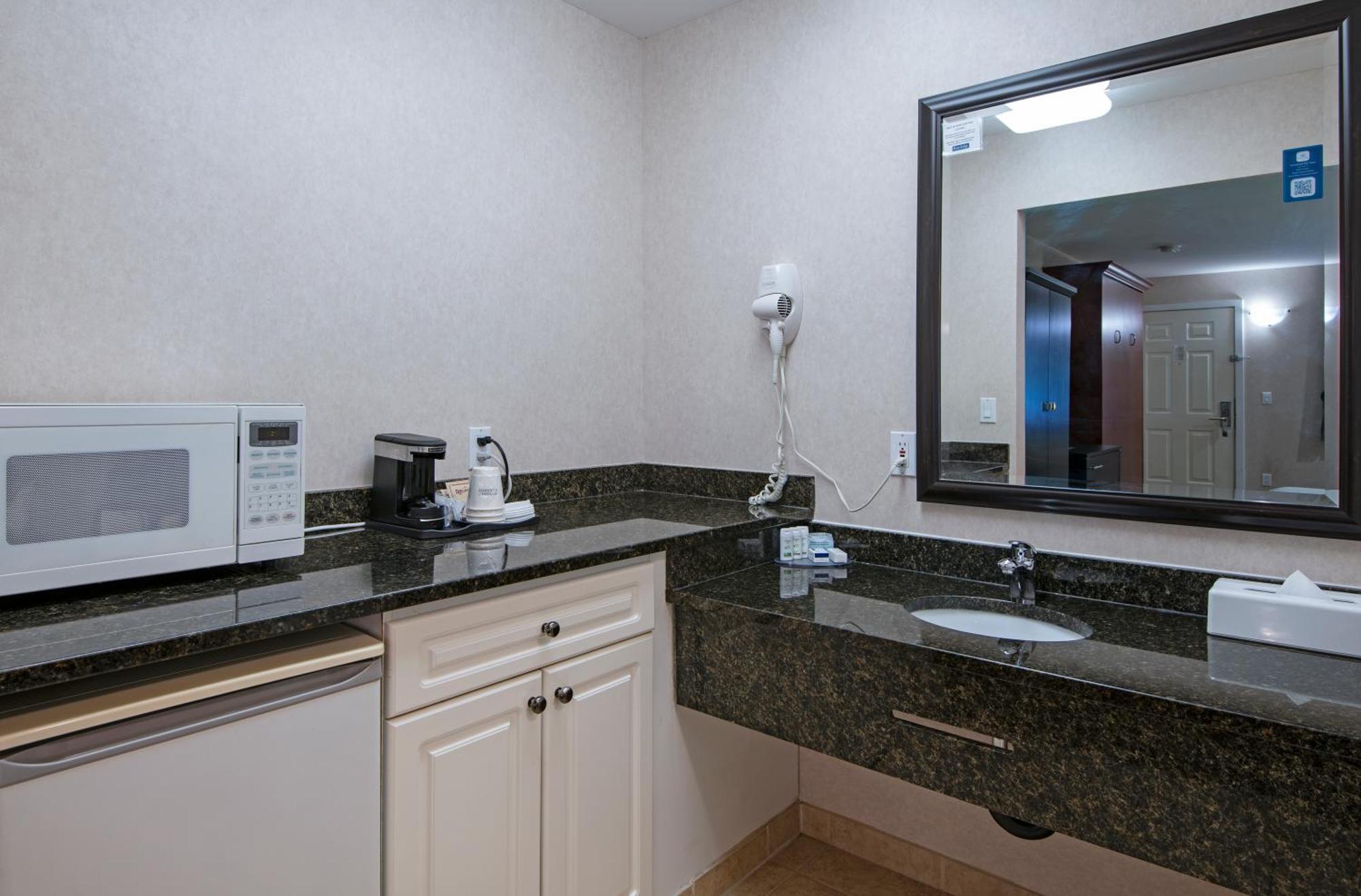 Travelodge By Wyndham Kamloops Mountview Eksteriør billede