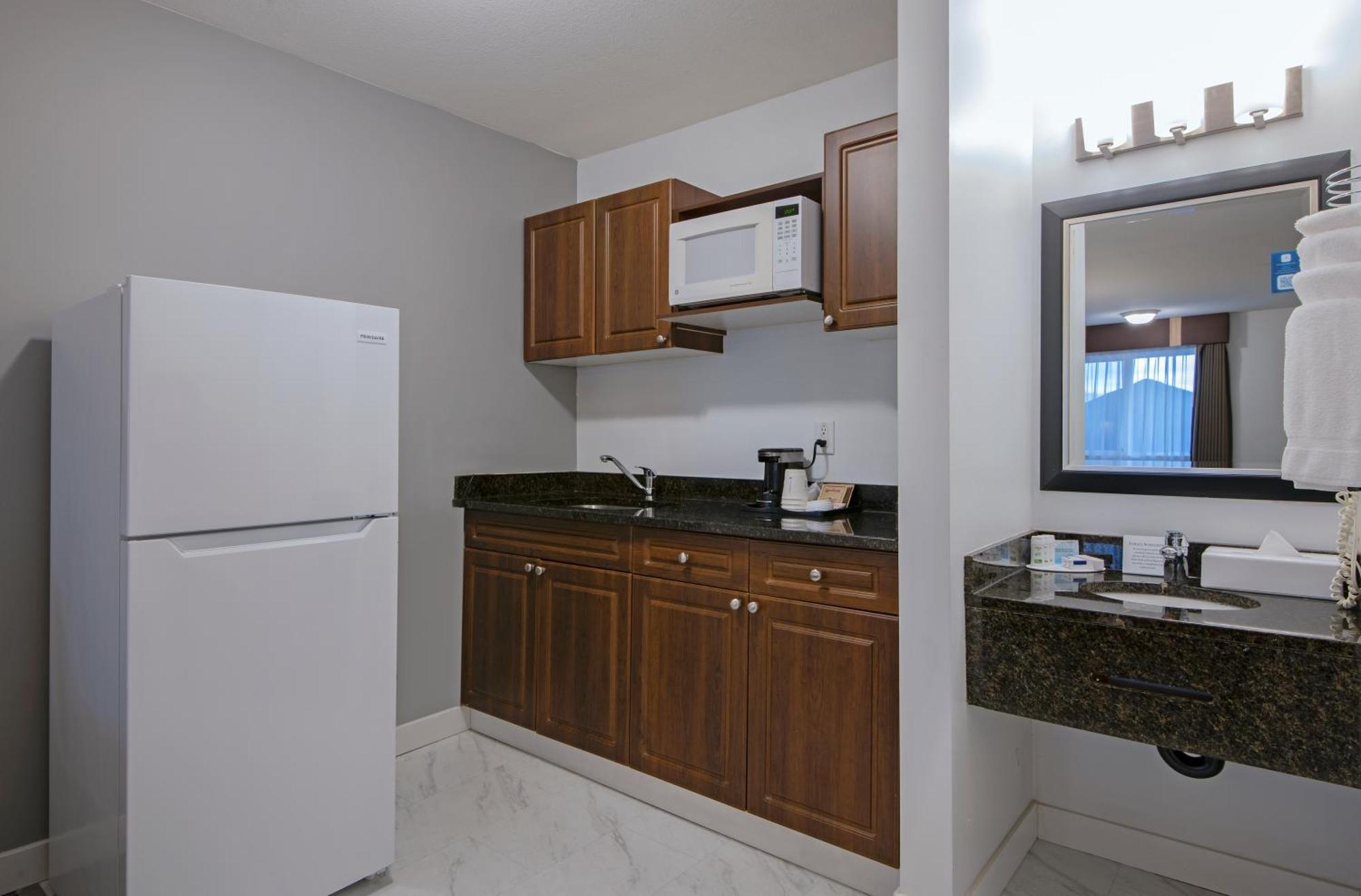 Travelodge By Wyndham Kamloops Mountview Eksteriør billede